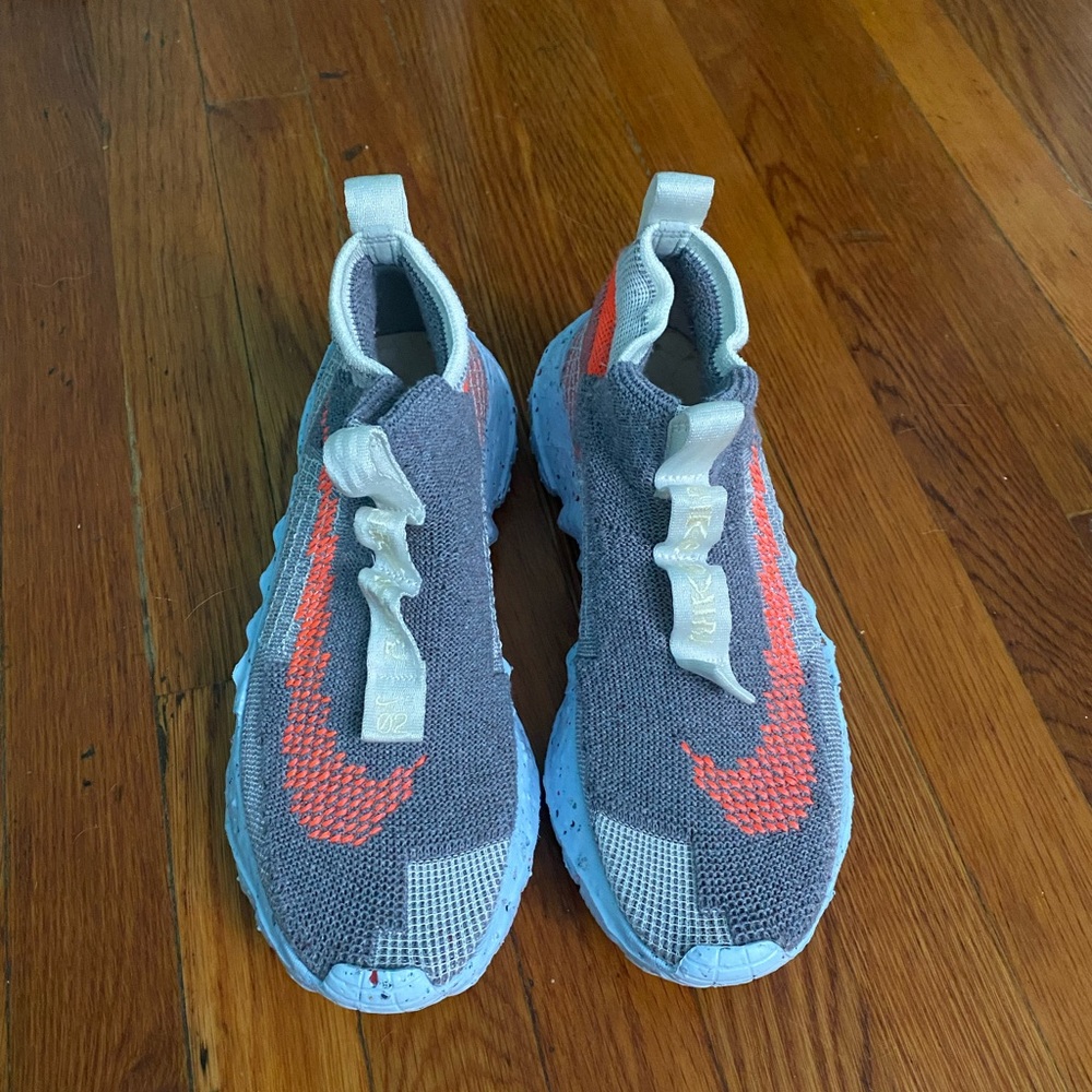 Nike Space Hippie 02 Vast Grey Hyper Crimson